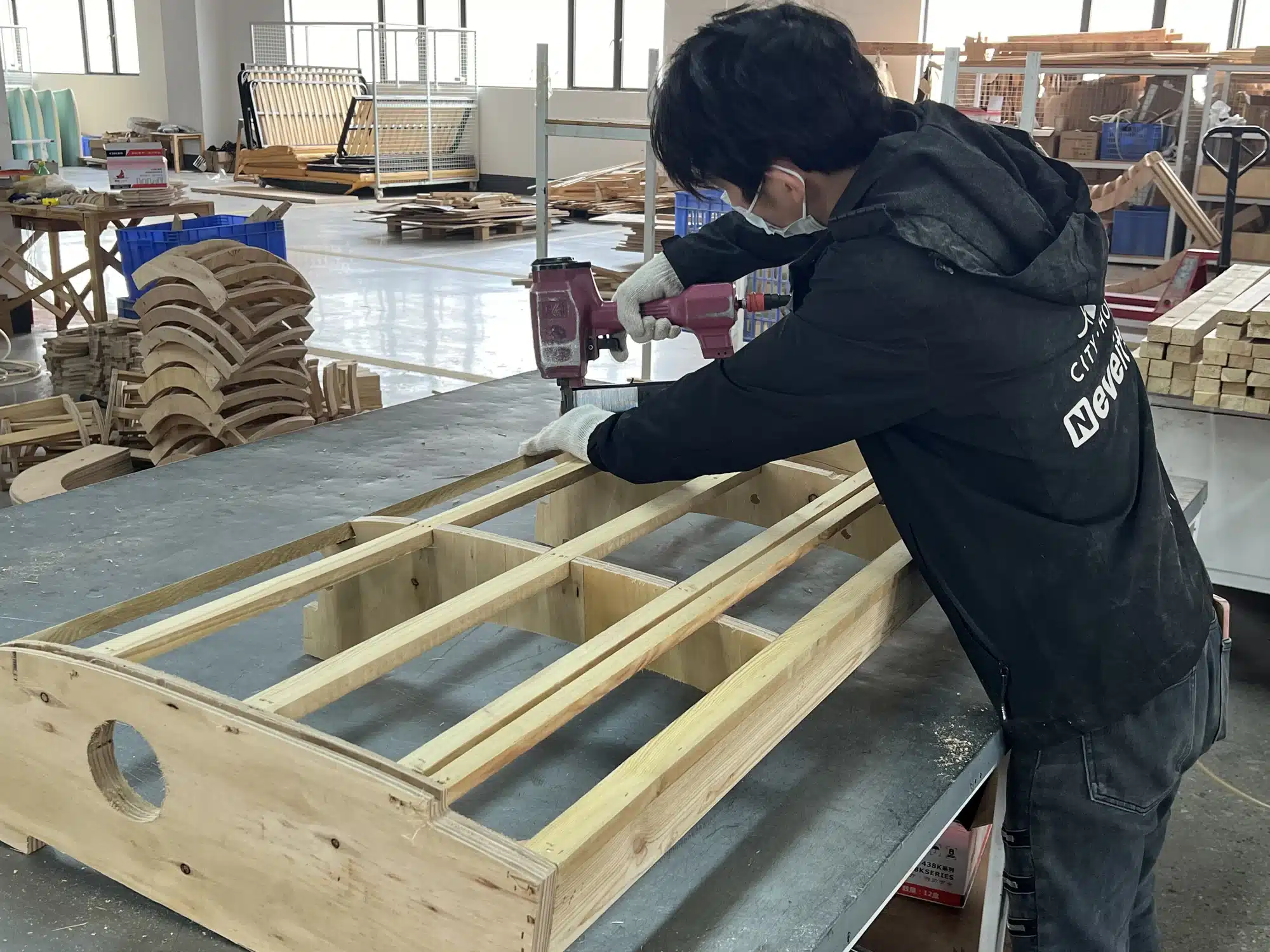 爱米高工厂 沙发实木内框架手工组装 工艺实景 高清