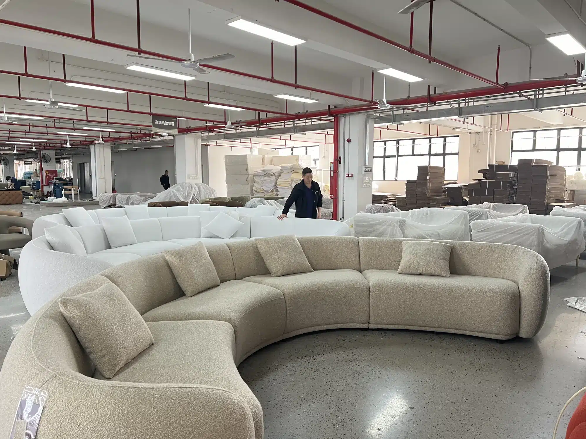 爱米高工厂 高端线验货区 成品沙发 车间实景 高清